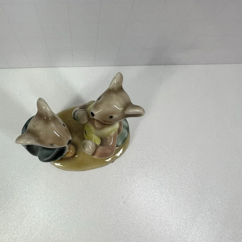 Vintage Enesco Mouse Couple Figurine Dancing Dating‎ Kissing Mice Romantic Love